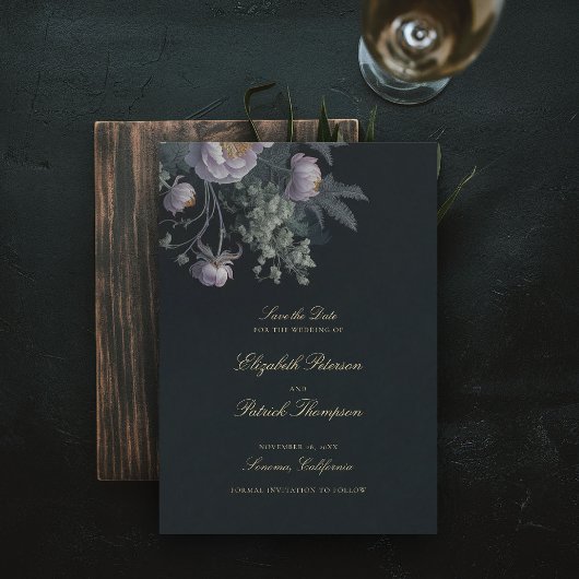 Donker Romantisch Moody Bloemen pioenenbruiloft Save The Date