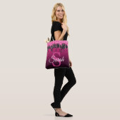 Donker Roze Zwart Glitter Monogram Moderne Luxe Tote Bag (Op model)