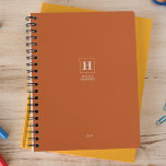 Donker Sinaasappel Classic Monogram Persoonlijk We Planner<br><div class="desc">Eenvoudige persoonlijke briefpapier jaarlijkse planner met een klassiek monogram in een vierkante rand. Jaarplanner (12 maanden) met open maandelijkse overzichten en wekelijkse planningsbladen. Contacteer ons voor hulp bij personalisatie.</div>