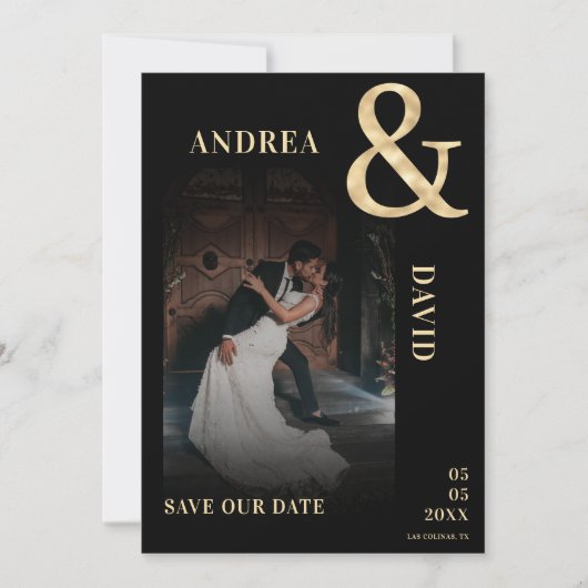 Donker verbleekte foto gouden ampersand trouwwebsi save the date (Voorkant)