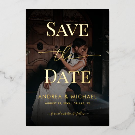 Donker Vervaagde Foto Elegante Huwelijk Save the D Folie Uitnodiging (Voorkant)