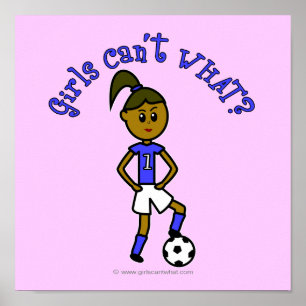Donker voetbalmeisje in blauw poster