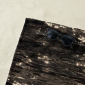 Donker water maanlicht sprankelende reflectie zwar strandlaken (In situ)