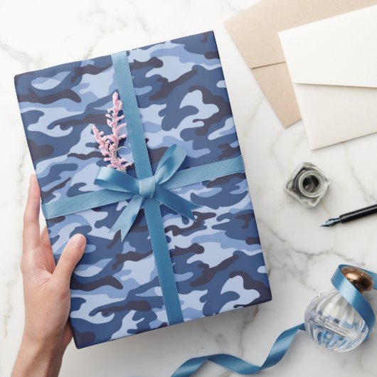 Donkerblauw camouflagepatroon cadeaupapier (Geschenken)