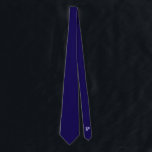 Donkerblauw Custom Letter P Gravitas Font Business Stropdas<br><div class="desc">Deze donkerblauwe stropdas,  met bijpassende voor- en achterkant,  wordt elegant versterkt door een bleke paarse "P" monogram in het voorname Gravitas-lettertype. Het diepblauwe biedt tijdloze sophisticatie,  terwijl het zachte monogram een subtiele maar gepersonaliseerde verklaring toevoegt. Perfect voor formele gelegenheden of zinvolle geschenken,  het combineert traditie met een unieke identiteit.</div>
