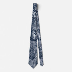Donkerblauw en behoorlijk wervelende batik stropdas