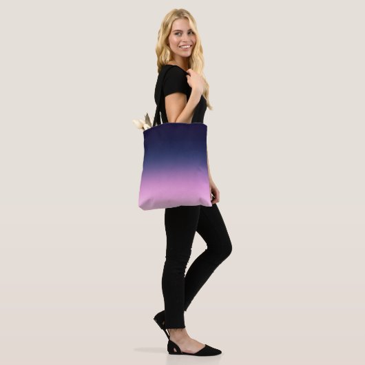 Donkerblauw en lichtroze verloop tote bag (Op model)