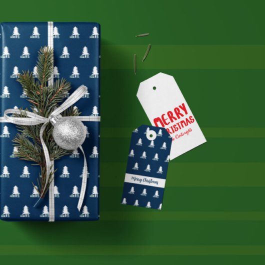 Donkerblauw en wit kerstboomontwerp cadeaulabel
