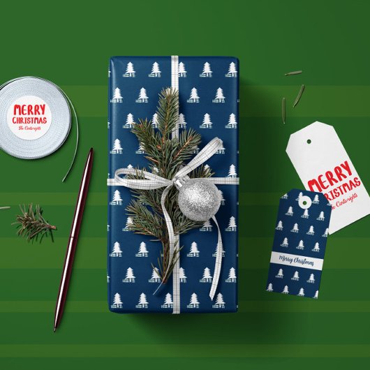 Donkerblauw en wit kerstboomontwerp cadeaupapier