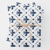 Donkerblauw Fleur De Lis patroon op witte achtergr Inpakpapier Vel (In situ)