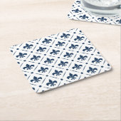 Donkerblauw Fleur De Lis patroon op witte achtergr Kartonnen Onderzetters (Schuin)