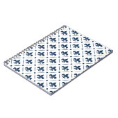 Donkerblauw Fleur De Lis patroon op witte achtergr Notitieboek (Linkerzijde)