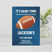 Donkerblauw Football Verjaardagsuitnodiging Kaart (Staand voorkant)