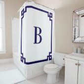 Donkerblauw Grieks sleutel eenvoudig monogram Douchegordijn (In situ)