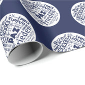 donkerblauw inpakpapier meertalige Vredeswoorden. (Rol Hoek)