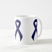 Donkerblauw lintsteunbewustzijn koffiemok (Voorkant rechts)