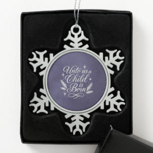 Donkerblauw Ons is een Kind Geboren Zilveren Schri Tin Sneeuwvlok Ornament
