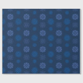 Donkerblauw sneeuwvlokpatroon cadeaupapier (Vlak)