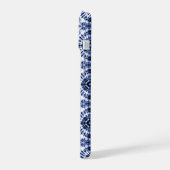 Donkerblauw stropdas kleurstofpatroon iPhone 15 case (Linkerkant)