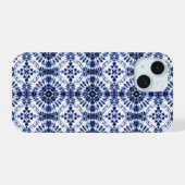Donkerblauw stropdas kleurstofpatroon iPhone 15 case (Achterkant horizontaal)