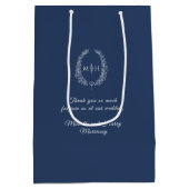 Donkerblauw wit blad ovale krans monogram bruiloft medium cadeauzakje (Achterkant)