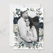 Donkerblauw & wit Modern Bloemen Verjaardagsfeest Kaart (Achterkant)