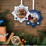 Donkerblauw Wit Pauw Prints Puppy's 1e Kerstmis Ornament Kaart<br><div class="desc">Sneeuwvlokvormig foto ornament met een ronde foto van je puppy met gebogen tekst en schattige pootafdrukken in blauw en wit.</div>