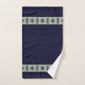 Donkerblauwe bloemen geaccentueerd bad handdoek (Handdoek)