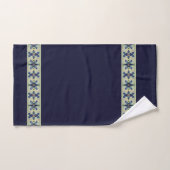 Donkerblauwe bloemen geaccentueerd bad handdoek (Handdoek)