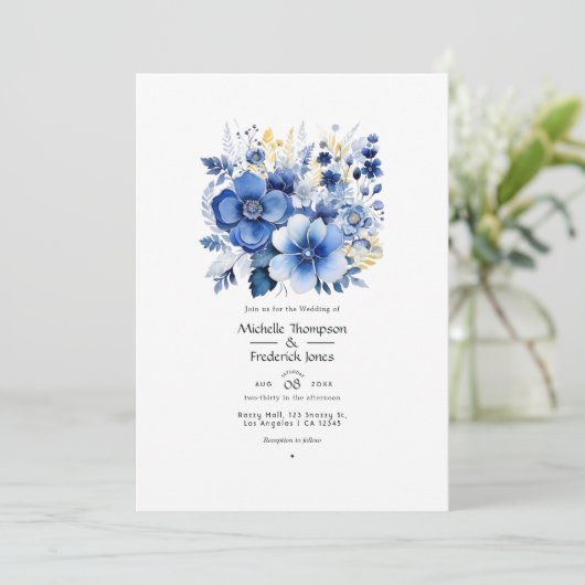 Donkerblauwe bloemenbruiloft kaart (Staand voorkant)