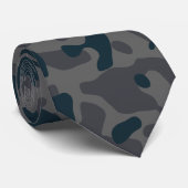 Donkerblauwe camouflage in houtskoolgrijs stropdas (Opgerold)
