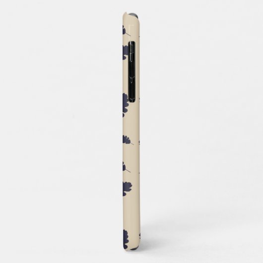 Donkerblauwe eiken bladeren patroon op beige achte Case-Mate iPhone case (Achterkant/links)