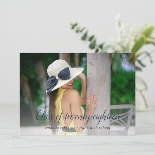 Donkerblauwe en blauwe strepen Afstuderen Aankondi Aankondiging (Staand voorkant)