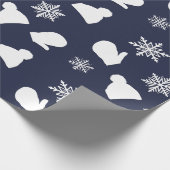 Donkerblauwe feestdag Mittens en kerstPetten Cadeaupapier (Hoek)