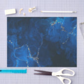 Donkerblauwe getextureerde achtergrond faux gouden tissuepapier (Craft)