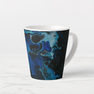 Donkerblauwe psychedelische vloeibare latte mokka mok