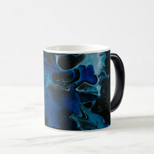 Donkerblauwe psychedelische vloeistof magische mok