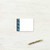 Donkerblauwe pyramiden post-it® notes (Op bureau)