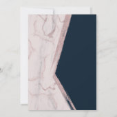 Donkerblauwe & Roze Roos Marmer Chic Modern Trouwe Kaart (Achterkant)