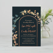 Donkerblauwe winterbruiloft Elegant Floral Arch Folie Uitnodiging (Staand Voorkant)