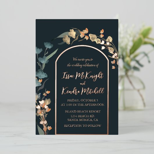 Donkerblauwe winterbruiloft Elegant Floral Arch Folie Uitnodiging (Staand Voorkant)