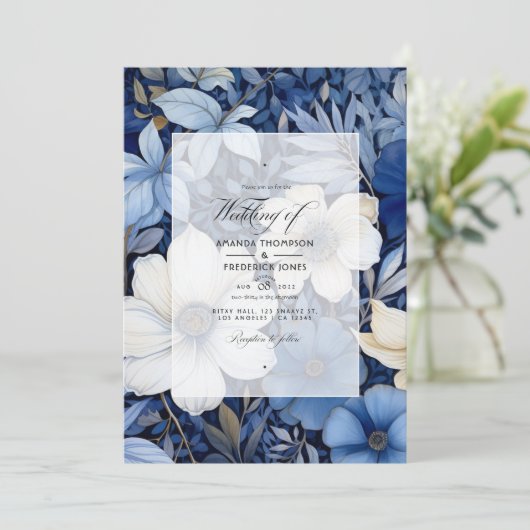 Donkerblauwe, Zilveren en Witte Bloemige Bruiloft Kaart (Staand voorkant)