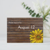 Donkerbruin hout zonnebloem met enveloppe RSVP kaartje (Staand voorkant)