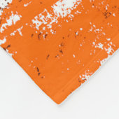 Donkerbruine achtergrond. Zwart wit sinaasappel o Fleece Deken (Hoek)