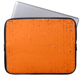 Donkerbruine achtergrond. Zwart wit sinaasappel o Laptop Sleeve