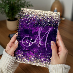 donkerdonker paars goudfaux glitter monogram notitieboek