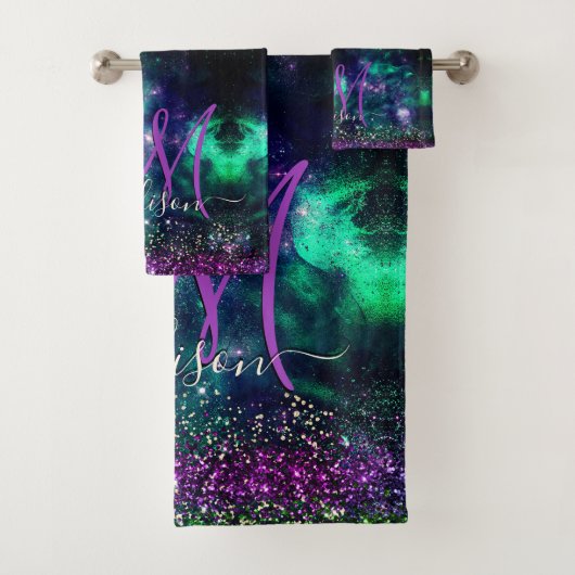 donkerdonkergroene paarse faux glitter monogram bad handdoek (Insitu)
