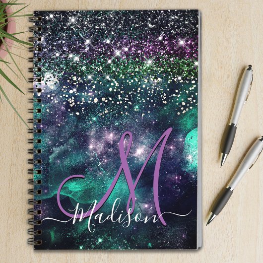 donkerdonkergroene paarse faux glitter monogram notitieboek