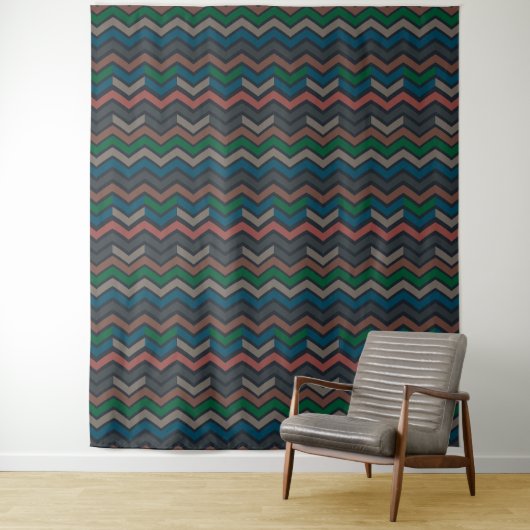 Donkere aarde boslandschap zigzag chevron wandkleed (In situ)