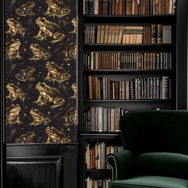 Donkere Academia Gouden Kikkers Behang (Dark Academia Gold Frogs Wallpaper in a library.)